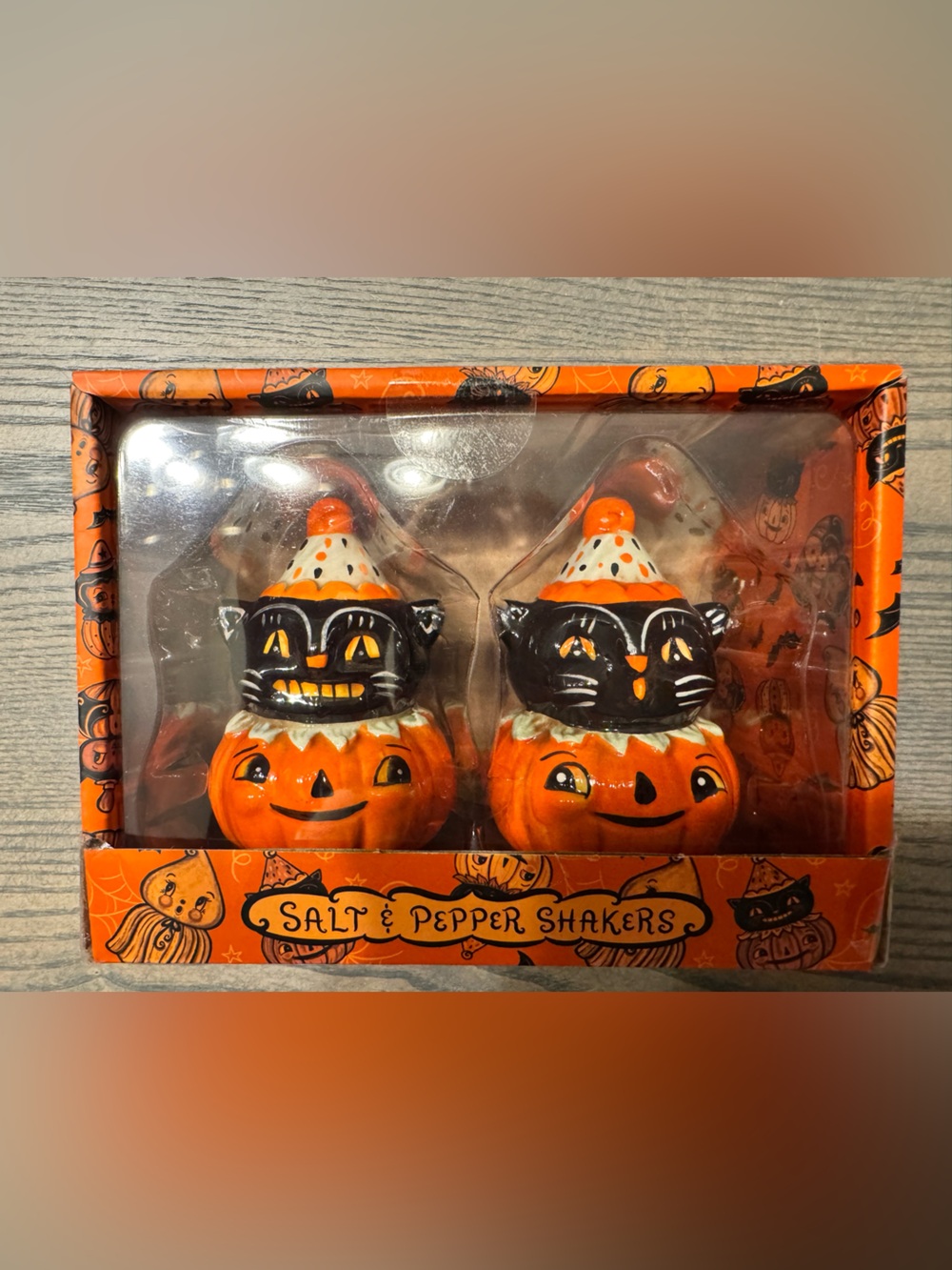Johanna Parker Salt & Pepper Shaker Halloween Pumpkin cats